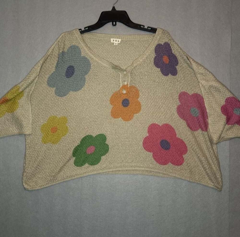 POL Groovy For You V-Neck Flower Print Top In Ivory Size S